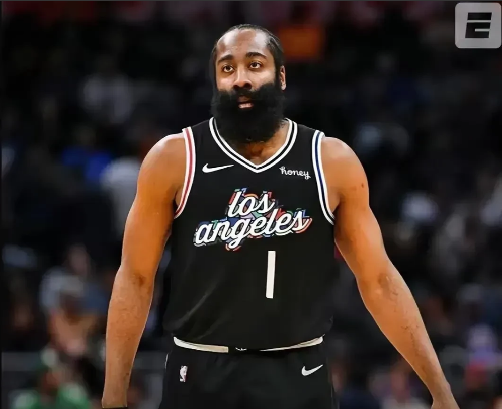 随着哈登加盟快船，不出意外，各球队夺冠概率如下

1、勇士（一成）
外强内弱！没