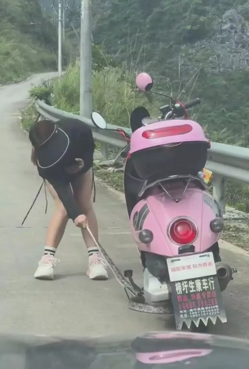 此女子打败99.99%女生，不对，是打败99.99%人类。