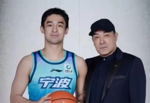 本土控卫42+10+10三双，西热给予新援信任，林葳复出18分。

CBA常规赛