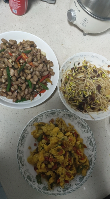 老婆不在家，岳母和岳父突然到我家来了，因为来的很突然，所以家里也没有啥现成的菜，