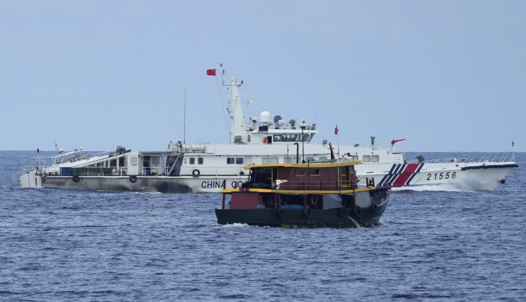 美国方面证实，菲律宾海岸警卫队如果敢强闯仁爱礁，中国海警战舰做好撞击准备：将直接