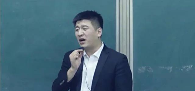 
张雪峰迟早要被封杀的，他把草根不知道的信息对称了，还靠这个牟利，风险很大！

