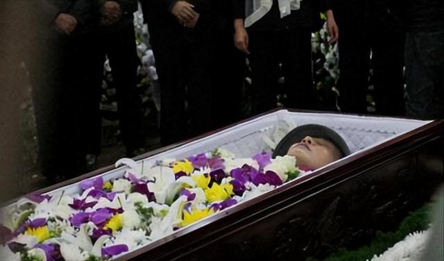 梦回往昔，解密我在梦中目睹的葬礼之谜——爷爷的离去与心灵的重生