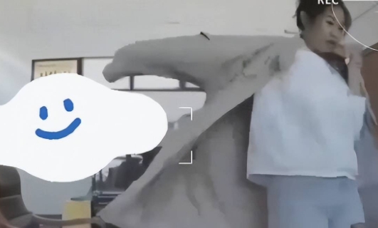 名师门女主角正面照曝光！颜值很高。

最近，发生了一件在教育界引起广泛讨论的事件