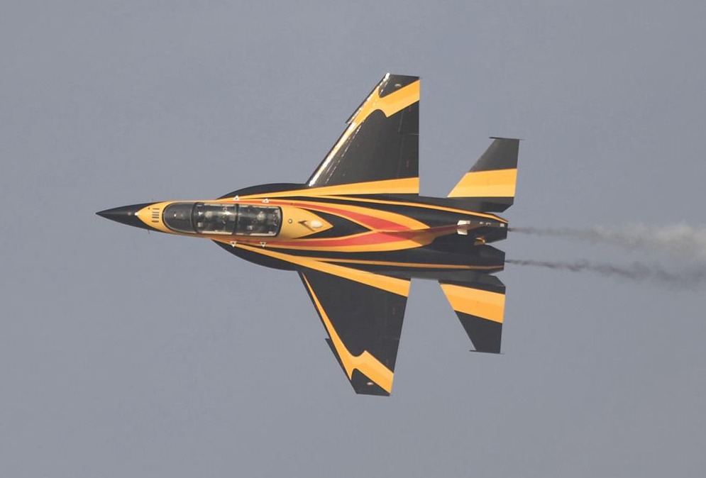 迪拜航展圆满结束，中国装备大放异彩，L-15斩获数亿大单。在此次航展中，中国大量