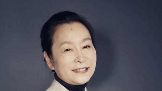 奚美娟：在坐月子就被迫离婚，前夫再婚26年无子，才想起有个儿子