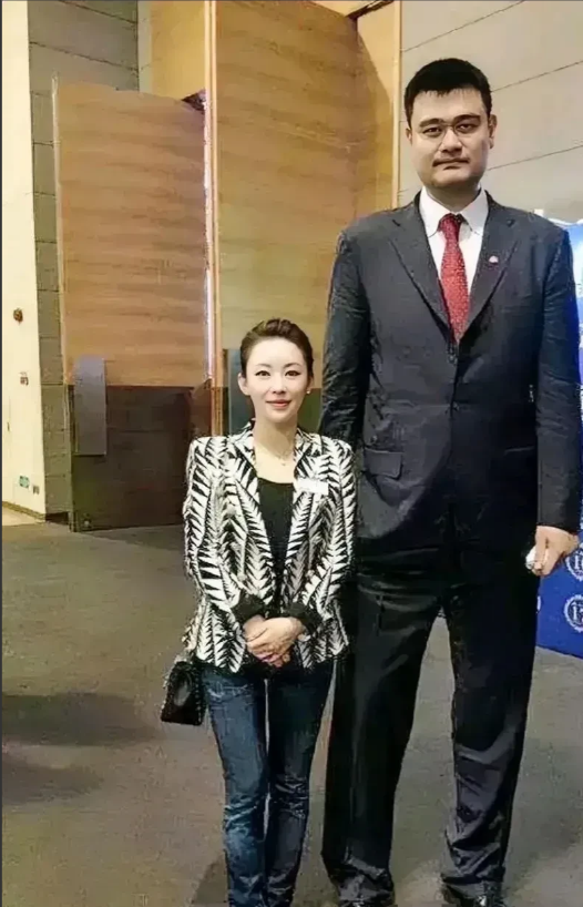 潘晓婷和姚明同框照曝出！假如姚明娶了潘晓婷，小潘有压力吗？

潘晓婷和姚明同框照