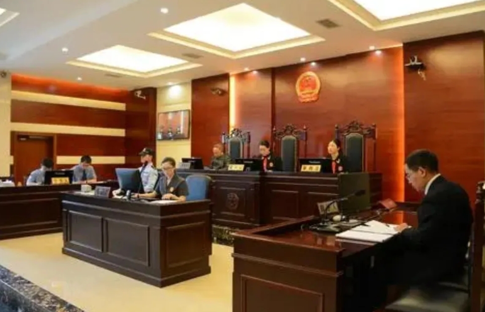 “在金钱面前，亲情就是个笑话！”青海西宁，男子收拾母亲的遗物，发现她的银行卡不见