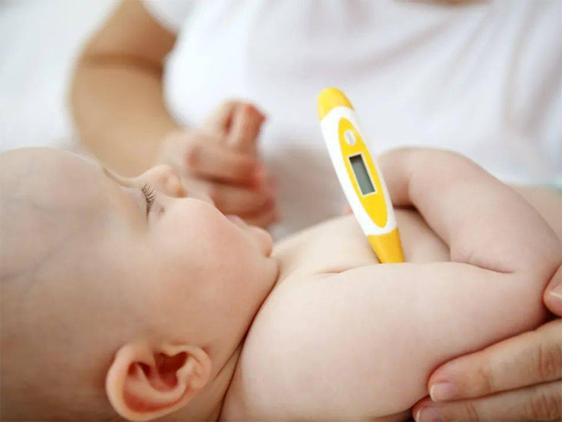 #宝妈育儿交流#  宝宝接种乙肝疫苗第二针的时候需要注意好两次时间间隔、留意宝宝