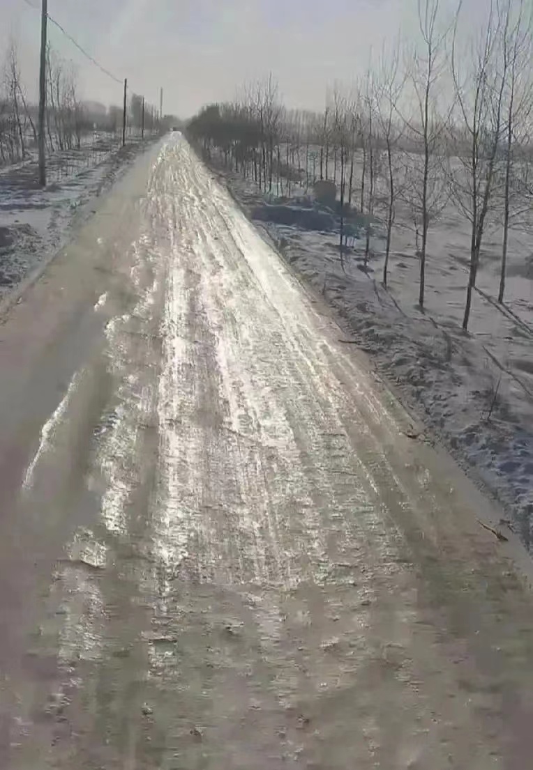 特意问一下北方的朋友，车走在这样的路上要注意什么？