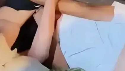 #女子当街欲强扒男子衣物 警方回应#遇到这种事情必须反抗，明知女性醉酒，仍然与发