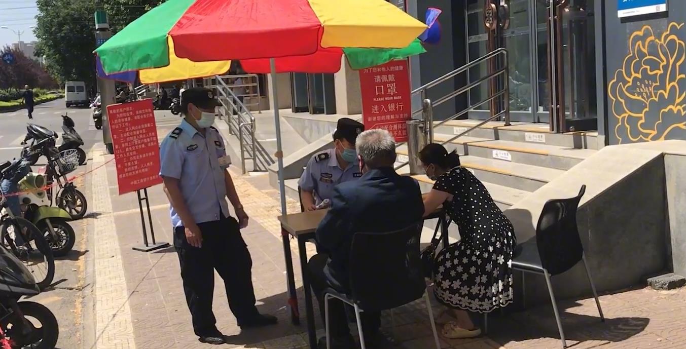 老人去世后14万遗产被冻结, 家属取钱遭到拒绝, 银行: 证明下自己