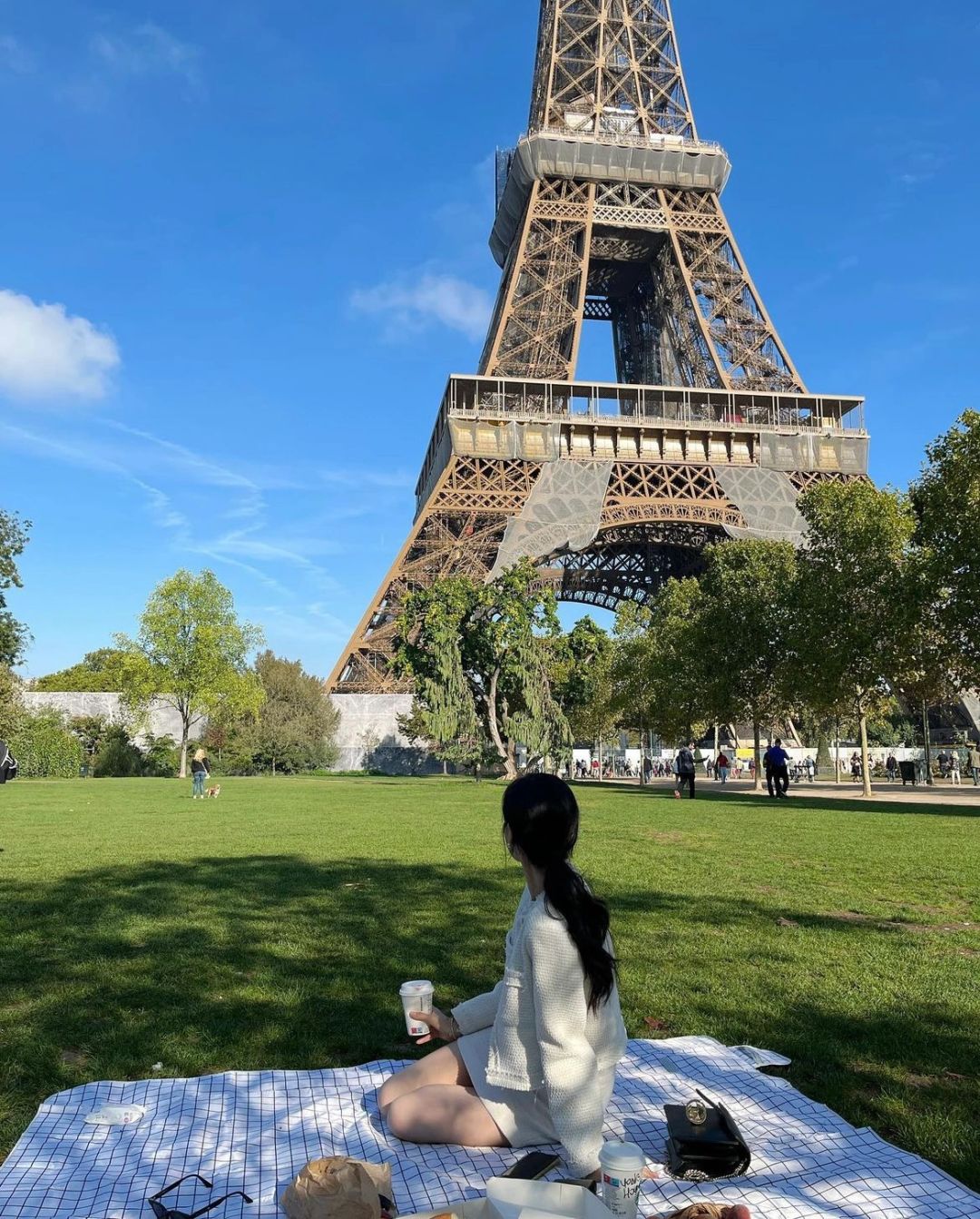 分手旅行 in Paris
这次讲爱情。
上个月和我的前任来了一次分手旅行，城市