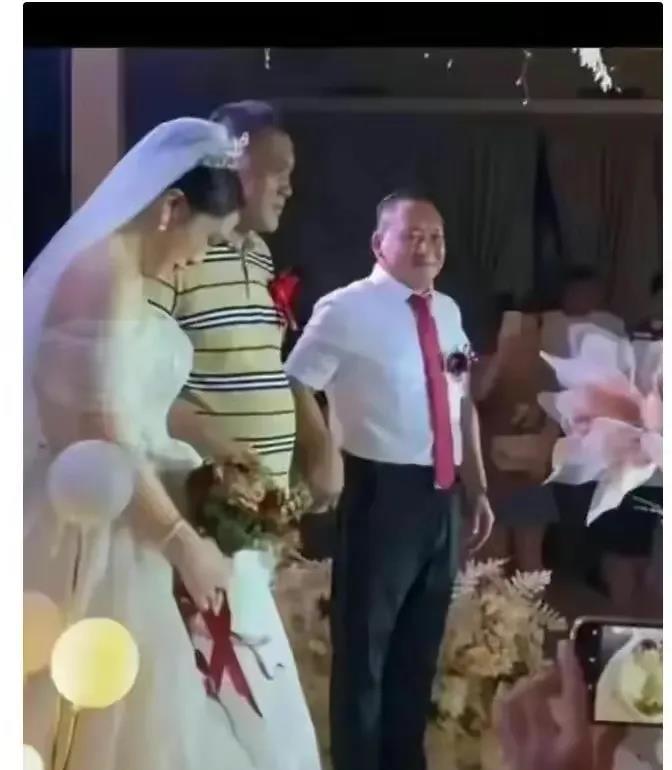 金钱乱了年纪，大棚乱了四季。江苏一个62岁的公司董事长娶了26岁女孩，关键是62