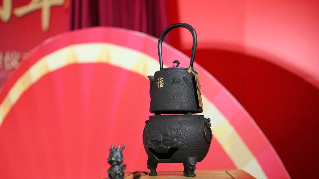 《祥龙纳福》生肖铁壶   纪念“弘一大师”李叔同