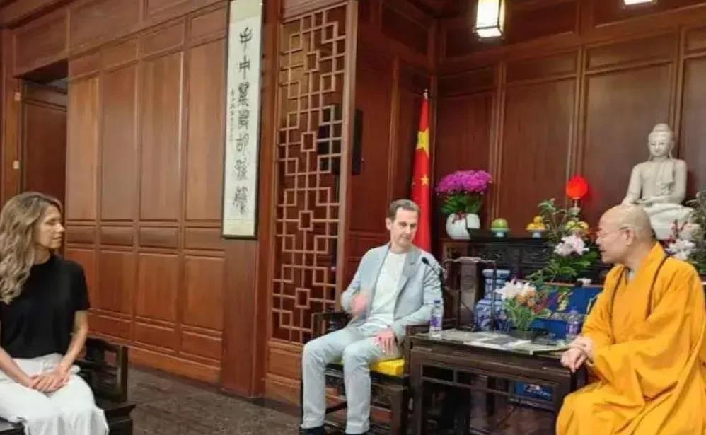 巴沙尔参观访问灵隐寺意义重大。
就是给老美看的，伊斯兰教可以和佛教交流，不同信仰