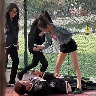 这样拍照，是个男生都喜欢吧？