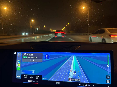 高速上开70km/h，过分吗？

120km/h的限速，晚上23点多非常畅通，车