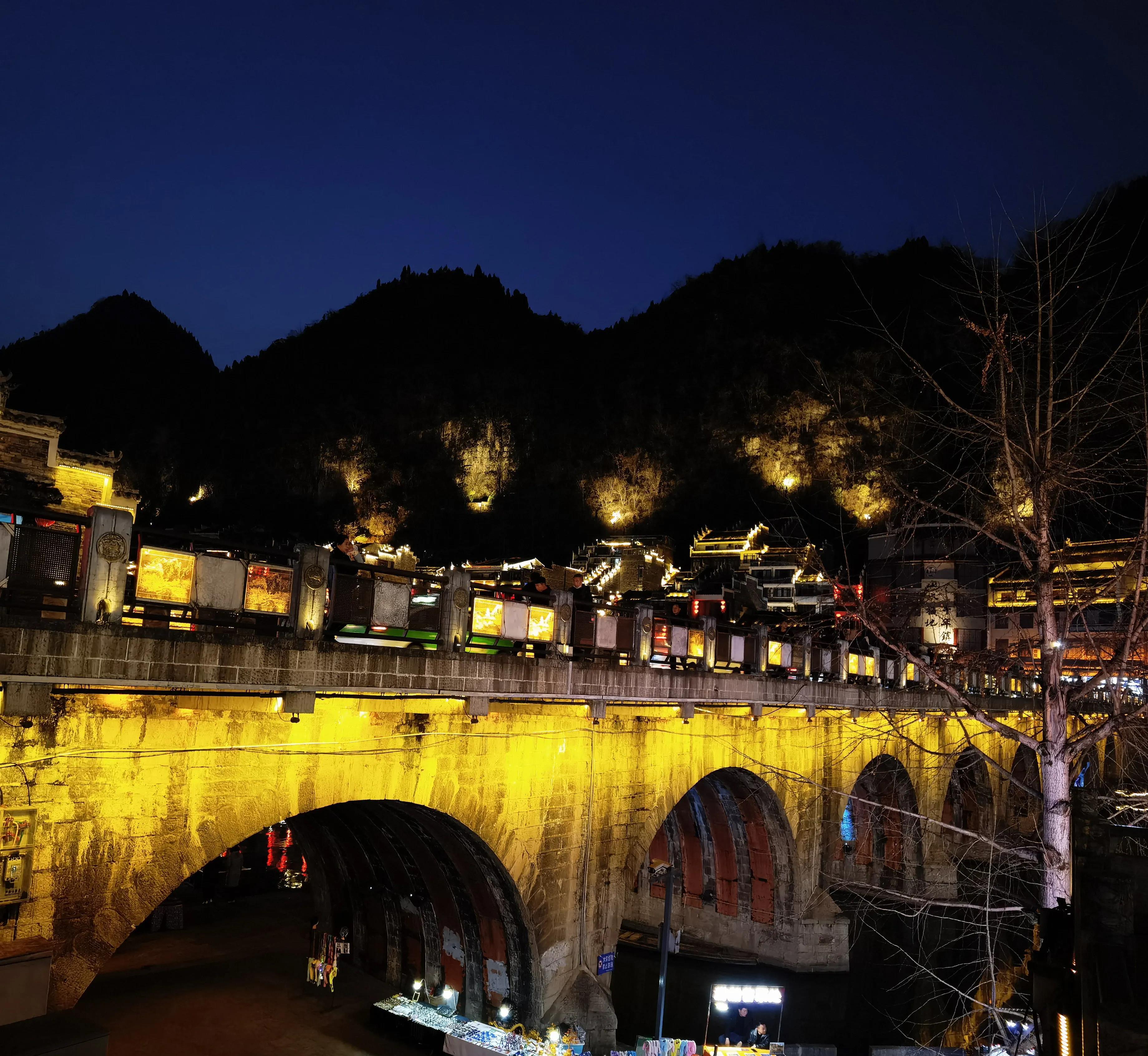 女孩子哪来的自信？昨天碰到了楼上的大姐，聊起了孩子的婚恋问题，她儿子二十七岁，重