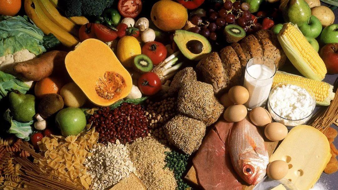 建议：中老年人多吃这4样，一周两次，腿脚好，不抽筋，90岁也能健步如飞