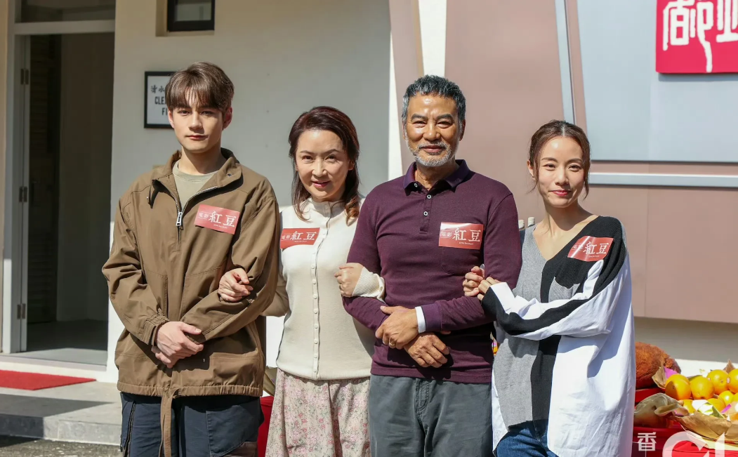 任达华新片《岁月神偷2:红豆》开机，邓丽欣助阵大家期待吗？
由银都机构出品，张婉