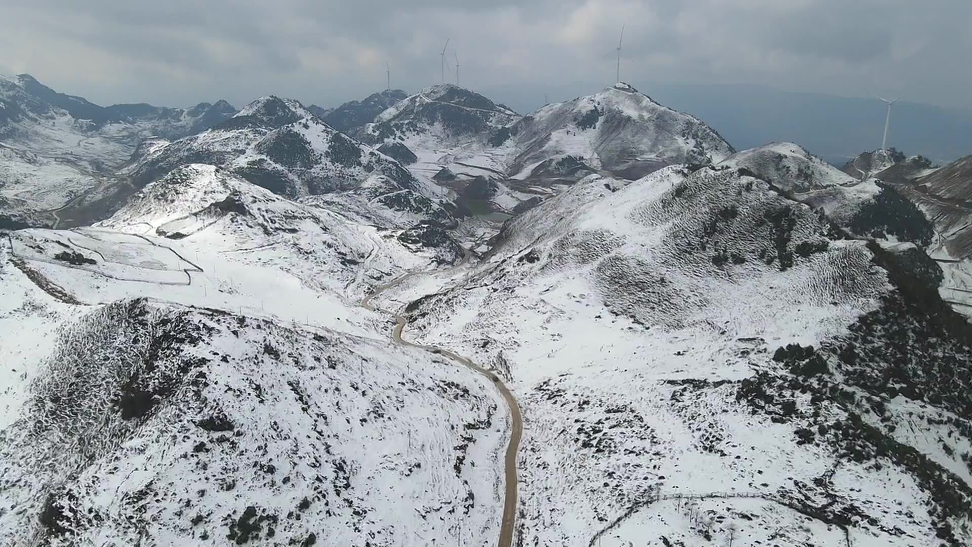 航拍雪景四大山白雪皑皑，巍峨壮观！