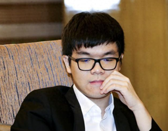 中国围棋很悲哀，本来想吹捧柯洁做围棋第一人，想利用李世石快退役韩国没有顶级棋手的