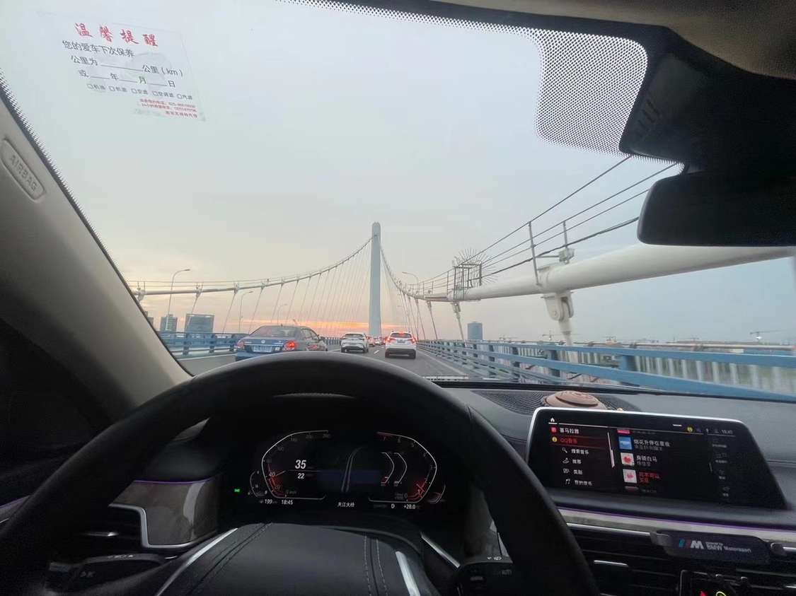 真服了。今天回老家被安排一场相亲。女方嫌我工资太少。 我一个月税后1.2万左右，