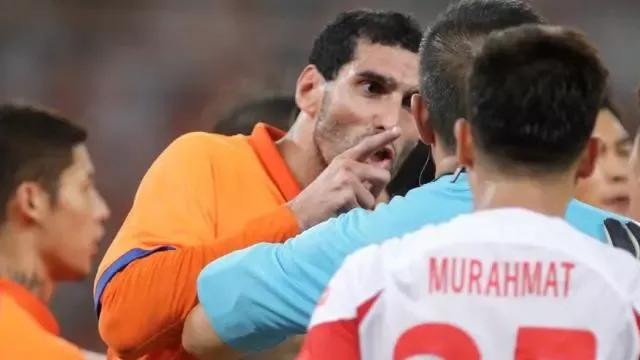 轰动足坛！中超费莱尼进球被吹引起外媒点评，泰山球迷声讨裁判