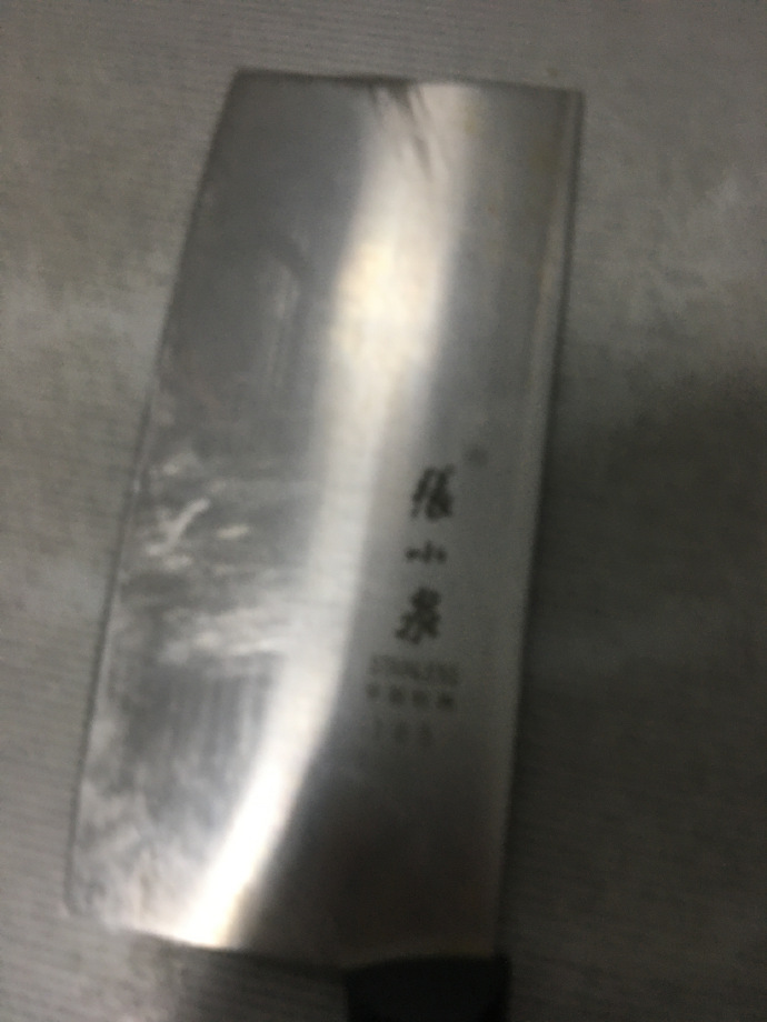 张小泉菜刀一拍两断，是使用不当，还是质量不过关？

我家有一把张小泉菜刀，比一般