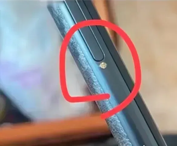牙签断在了取卡空里，这种情况该怎么办。还请个路大神给支支招。[流泪]
