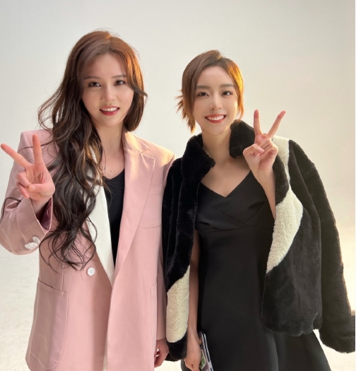 你们电竞少女熊的春天来了。

你们的大美女余霜今天我抱到啦。

千万别羡慕我#熊