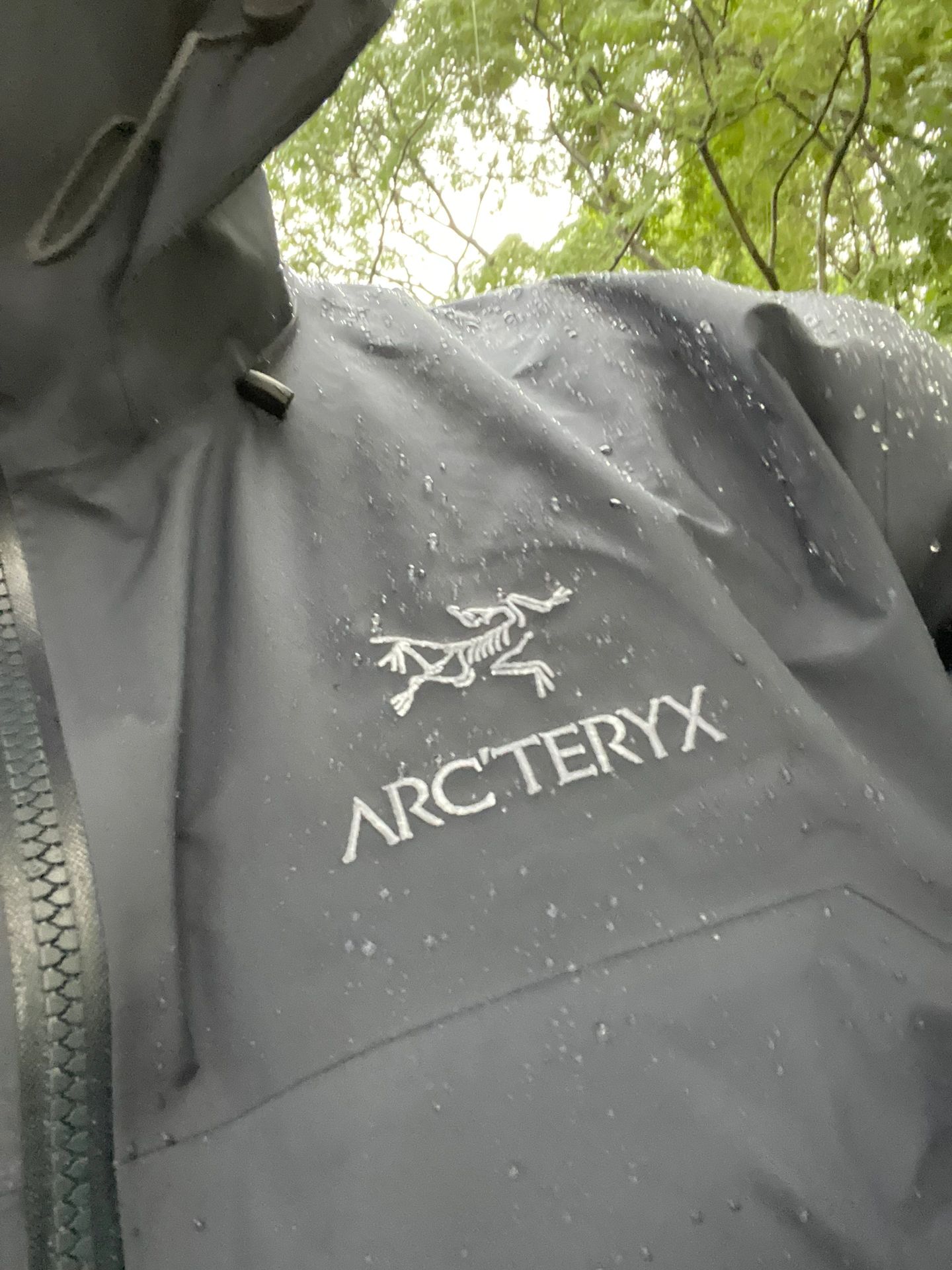 上海雨天徒步装备外出散步，评测一天不出门