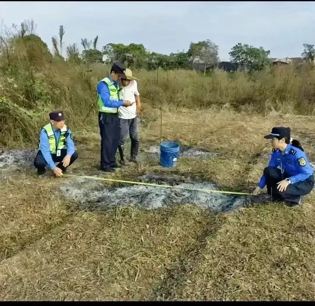 私自焚烧大约2㎡秸秆