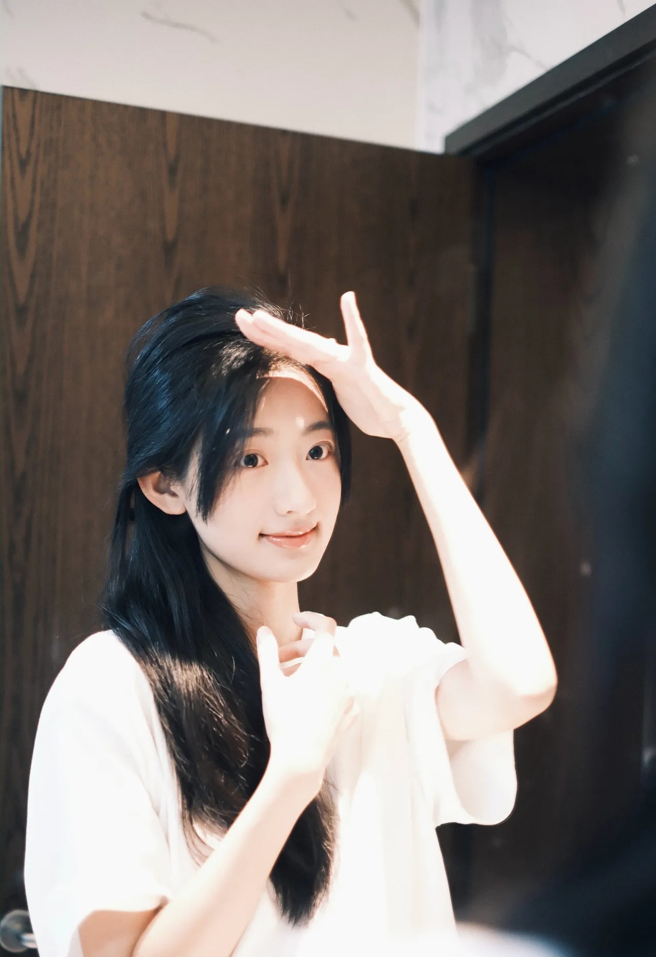 美女演员杨雨潼，青春的气息，清秀的面孔，美得那么清新自然。
