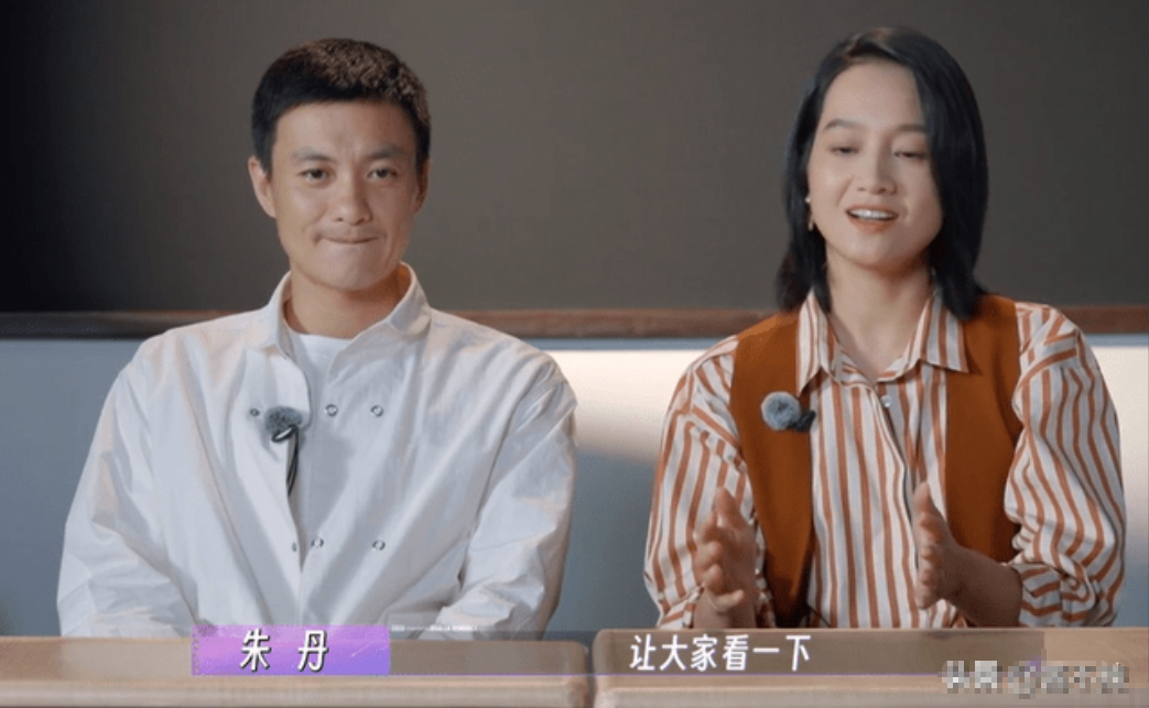总算找到朱丹卑微的原因了。
周一围在结婚前就帮朱丹还了被骗的2000万，（朱丹称