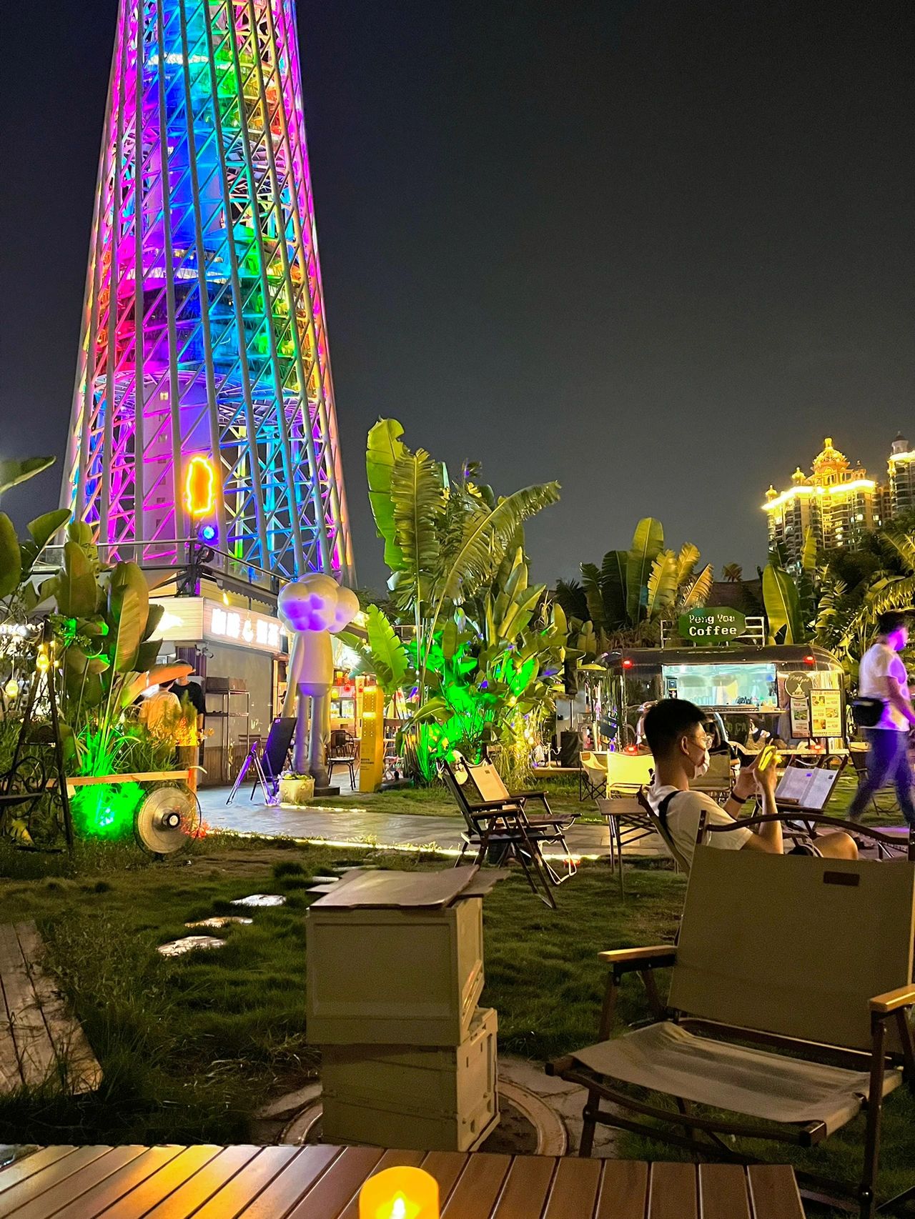 广州塔下的休闲户外露营帐篷饮吧