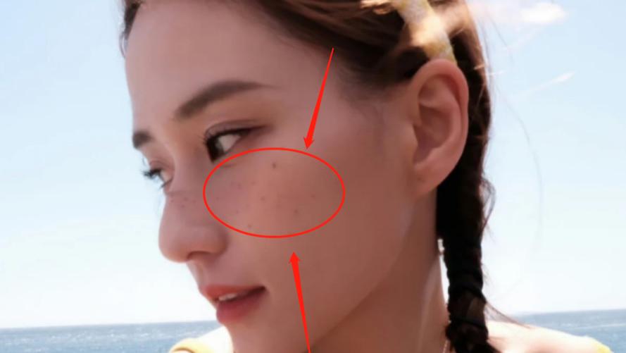 何超莲近况曝光！满脸雀斑小腹凸起孕味十足，400W钻石项链吸睛