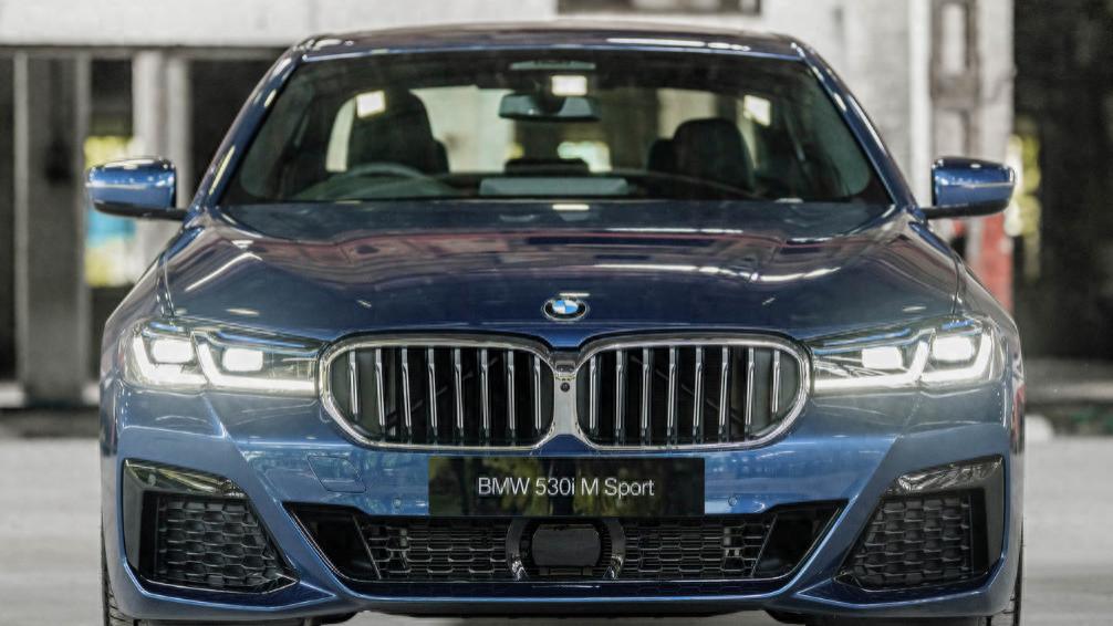 来了来了，全新宝马5系车展亮相，颜值大幅提升，这次还看啥奔驰