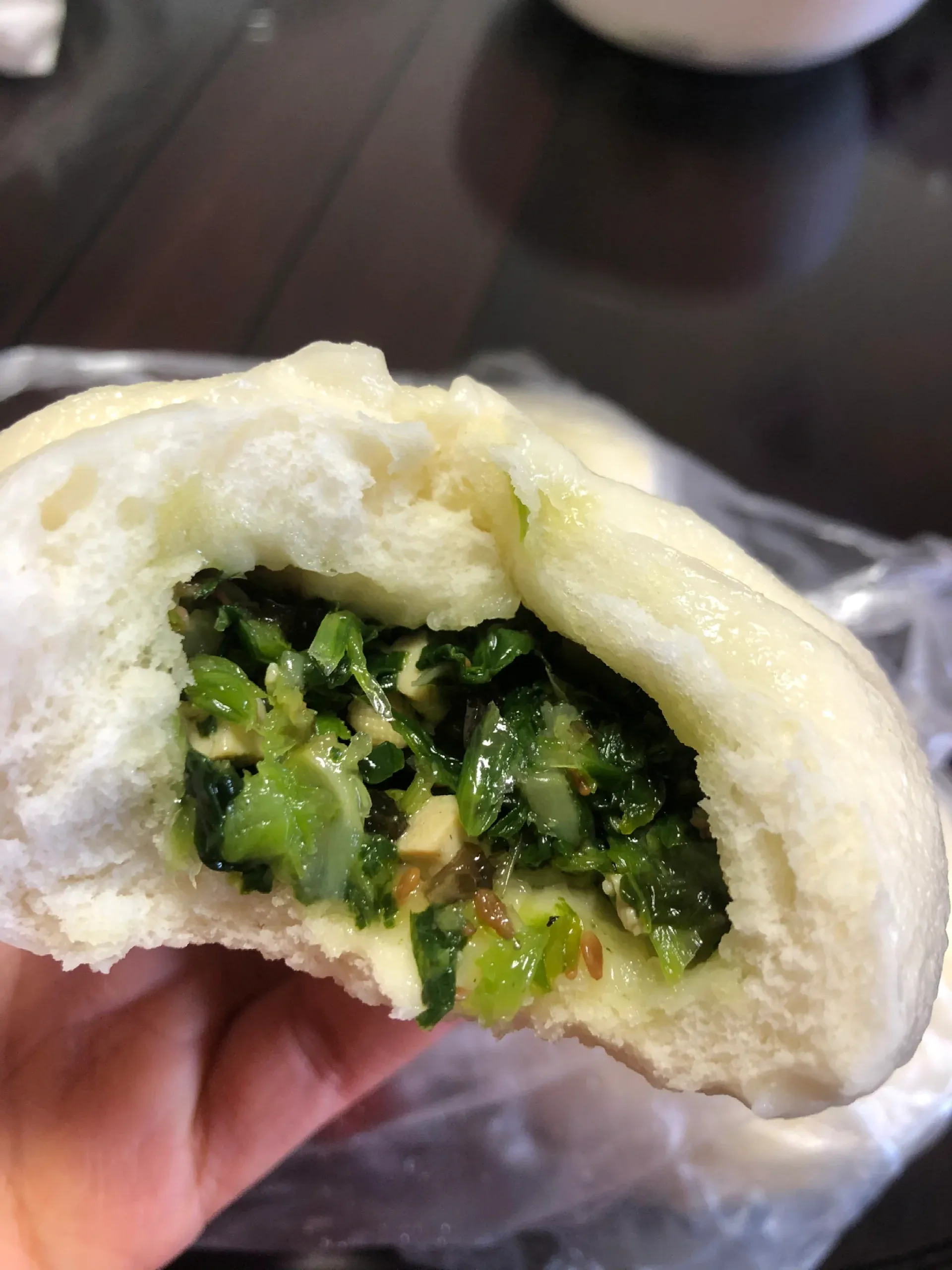 为什么外面买的菜包里的青菜会一直那么绿，而自己包的一下子就黄了！

图1：外面买