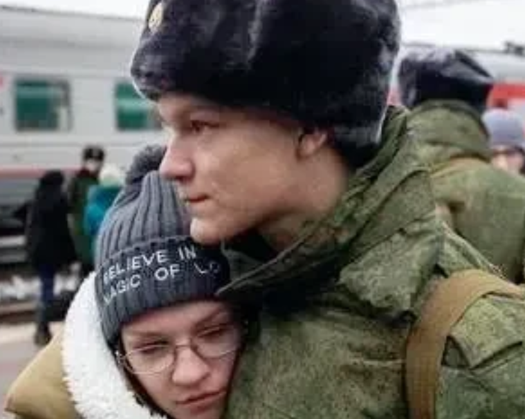 普京发出增兵命令，俄罗斯扩军至200万，新增兵17万。这些新兵很多都是十七八岁的