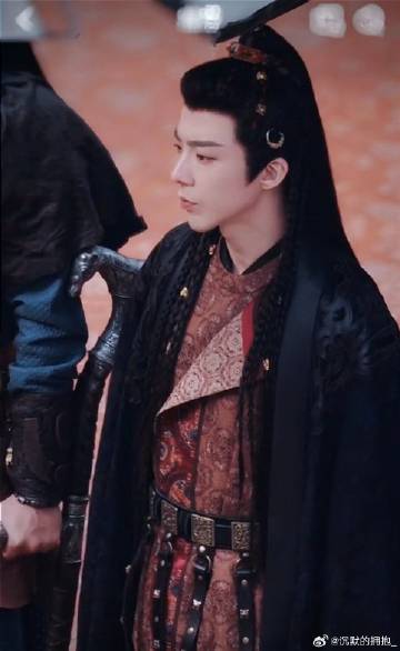 啥同框不同框的
刘宇宁在工作，多关注作品吧
一念关山浙江卫视热播
来看宁远舟吧
