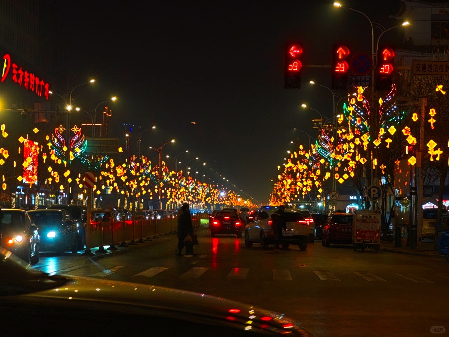 山西的灯，密集恐惧症犯了～
真的只有山西这样吗？其他省份过年氛围感是什么样子的？