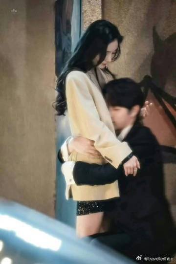 谁不想这样被杨幂抱着