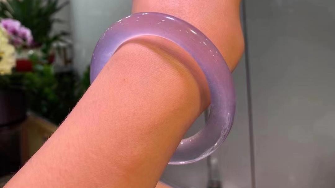 玉镯，圆润光滑，人生也需要光滑释放。