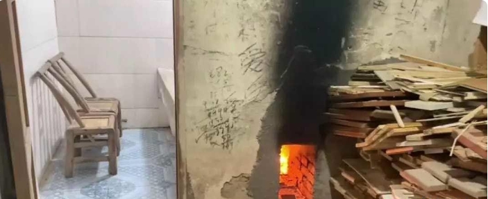 第一次去男朋友家，这里其实是他们洗澡的地方。 作为一个城市人，我无法接受。
