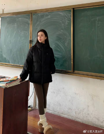 小学女教师，冬季日常穿搭。  ​