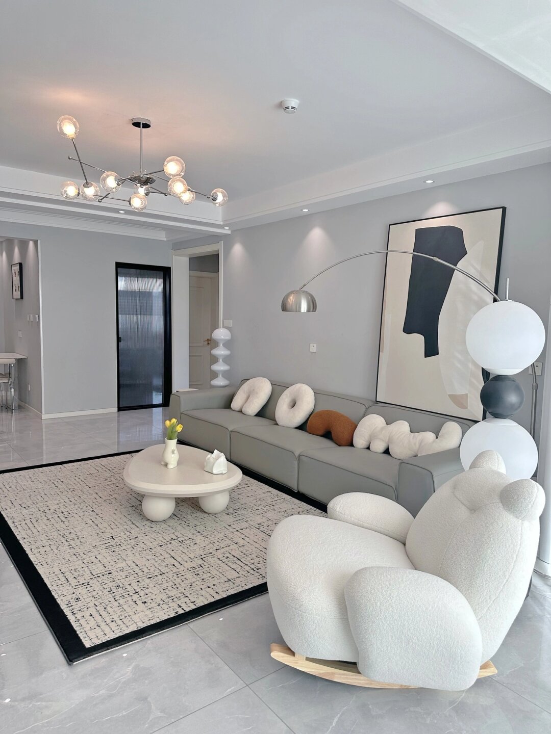 27岁，恭喜自己住进dream house 
小县城的生活，平淡又安稳
很开心2