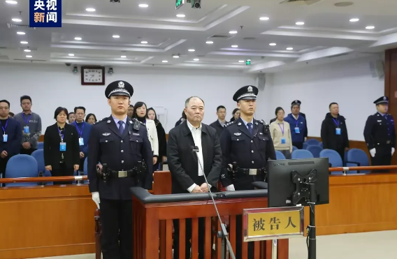 请问一下那些法律专家，贪官到底需要贪多少钱才能够被判死刑呢？你知道吗？这位行长贪