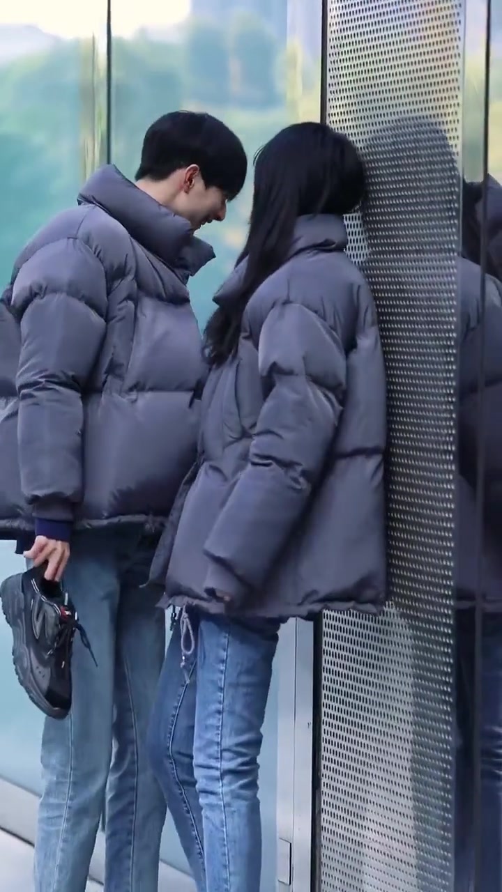 偷偷谈恋爱被女朋友哥哥? 发现了?